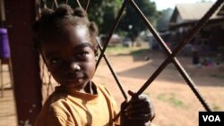 A girl waits at Bossangoa hospital, where medics are treating a high number of children for malaria, malnutrition, anaemia and violence-related injuries inlcuding gunshot wounds, Nov. 9, 2013 (Hanna McNeish for VOA.)