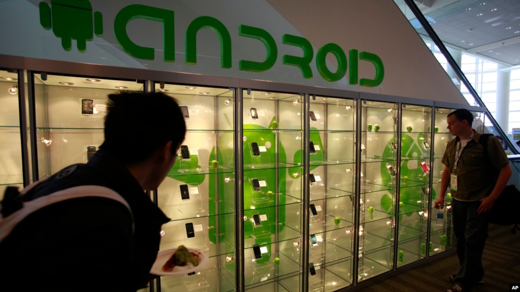 2010年5月20日旧金山举行谷歌会上展出的安卓智能手机(photo:VOA)
