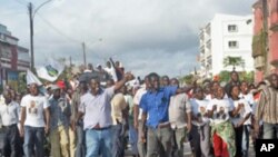 Daviz Simango, líder do MDM, e Manuel Araújo, candidato daquele partido à Câmara Municipal de Quelimane.