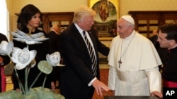 دیدار دونالد ترامپ رئیس جمهوری ایالات متحده با پاپ فرانسیس رهبر کاتولیک های جهان در واتیکان - ۳ خرداد ۱۳۹۶ 