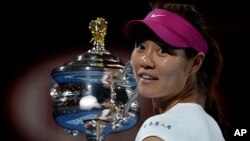 Li Na dari China saat memenangkan kejuaraan Australia Terbuka Januari 2014. (AP/Andrew Brownbill)