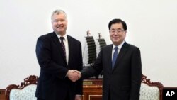 美國北韓問題特使斯蒂芬·比根在首爾與南韓國家安全顧問鄭義溶會晤。（2019年2月4日）