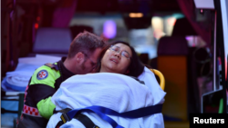 در پی حمله فردی با چاقو در سیدنی یک زن زخمی شد و به بیمارستان انتقال یافت.