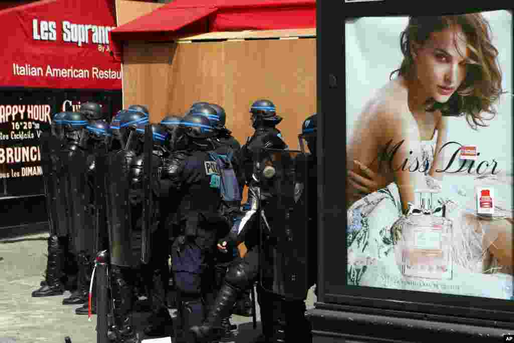 حضور پلیس ضدشورش در پاریس در جریان تظاهرات روز جهانی کارگر&nbsp;