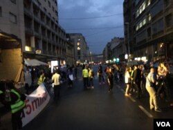 Pripreme za 40. protesno okupljanje "1 od 5 miliona" na Platou ispred Filozofskog fakulteta u Beogradu, 7. septembra 2019. (Foto: Aleksandra Nenadović, VOA)