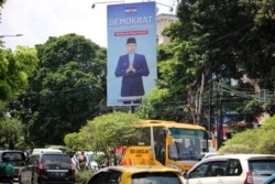 Baliho Agus Harimukti Yudhoyono di depan jalan Radin Inten, Jakarta Timur. (Foto: VOA/Indra Yoga)