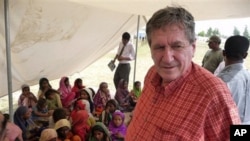 The late U.S. special envoy to Afghanistan and Pakistan Richard Holbrooke visits Pakistani children who survived floods and live in a camp in southern Sindh province, Pakistan, September, 2010.