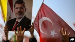 Arşîv, Mizgefta Fatih bi amadebûna Serokê Tirkiyê R. T. Redogan Sêşema 18ê Hezîrana 2019ê bo nivêja ji dûr ya li ser cenazê Serokê berê yê Misrê Mohamed Morsî.