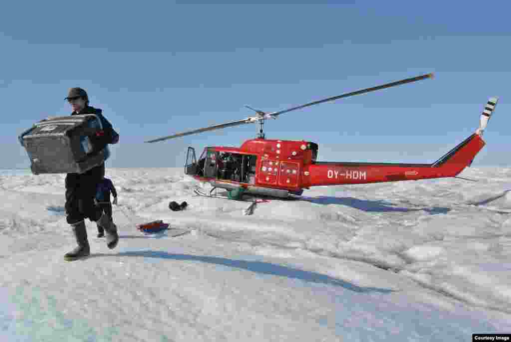 Researchers moved around the 5,000 square kilometer research area by helicopter. (UCLA/Laurence C. Smith)