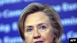 Ngoại trưởng Hoa Kỳ Hillary Rodham Clinton trả lời các phóng viên tại trụ sở EU ở Brussels, ngày 14/10/2010