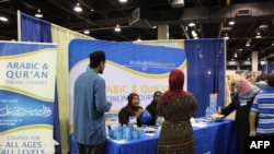 Sejumlah orang menghadiri kongres tahunan Masyarakat Muslim Amerika Utara (ISNA) di Chicago, Illinois, pada 30 Juni 2017. (Foto: AFP/Nova Safo)