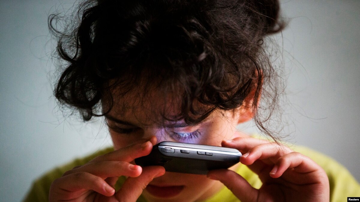 DeafBlind Woman First to Use Braille Phone