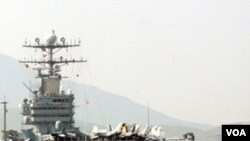 Kapal Induk Amerika, USS Abraham Lincoln, berhasil melintasi selat Hormuz (File: dok).