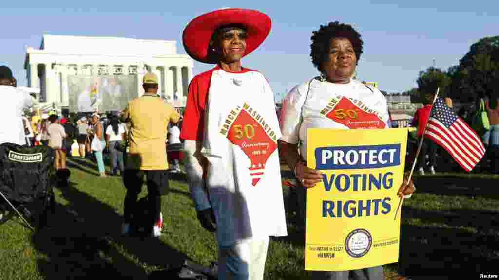 Marchers pose for pictures as they commemorate the 50th anniversary of the 1963 March on Washington for Jobs and Freedom at the Lincoln Memorial in Washington, Aug. 24, 2013.