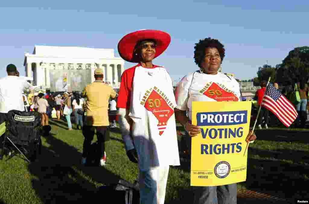 Marchers pose for pictures as they commemorate the 50th anniversary of the 1963 March on Washington for Jobs and Freedom at the Lincoln Memorial in Washington, Aug. 24, 2013. 