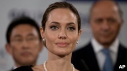 Una tía de la actriz Angelina Jolie murió este domingo de cáncer.