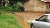 Des maisons dans le 3e arrondissements de Bangui, en Centrafrique, le 8 janvier 2016. (VOA/Freeman Sipila)