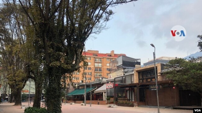 Zona T, en Bogotá, uno de los lugares de la ciudad con gran cantidad de bares, restaurantes y discotecas. Estos establecimientos han cerrado como medida para prevenir la propagación del coronavirus COVID-19. Foto Karen Sánchez.