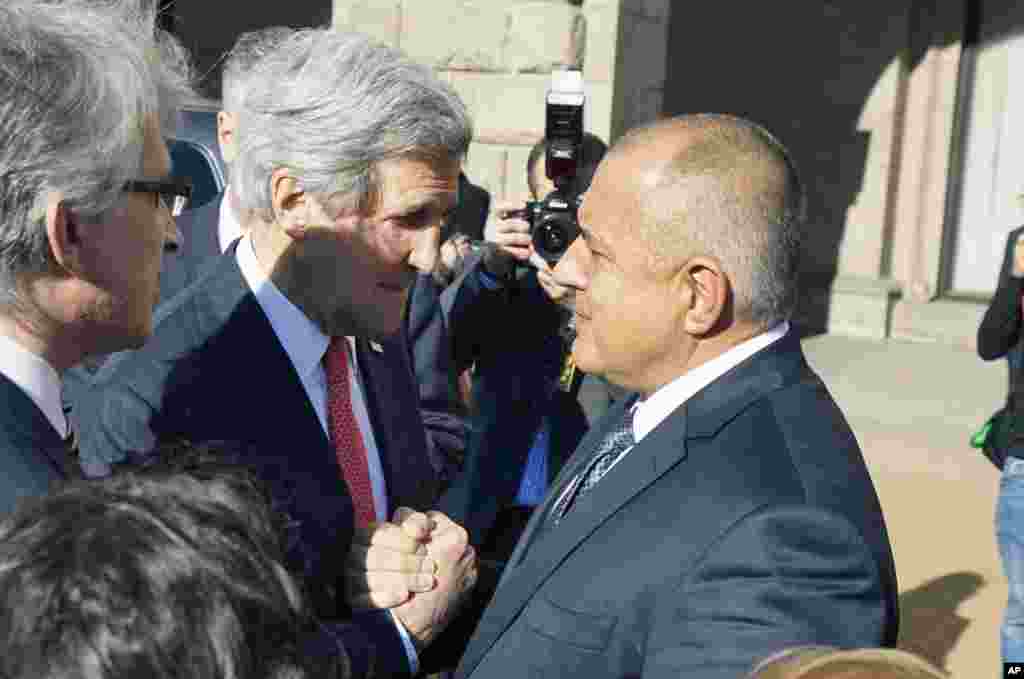 U.S. Secretary of State John Kerry clasps hands with Bulgarian Prime Minister Boyko Borisov, after holding a joint news conference in Sofia, Bulgaria, Jan. 15, 2015.
