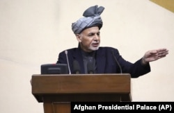 ປະທານາທີີບໍດີອັຟການິສຖານ ທ່ານ Ashraf Ghani ຂຶ້ນຖະແຫຼງການໃນ ກອງປະຊຸມທີ່ນະຄອນ Kabul, ອັຟການິສຖານ, 25 ເມສາ, 2016.