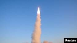 Quang cảnh vụ phóng thử tên lửa Pukgulsong-2 của Bắc Triều Tiên, ngày 13 tháng 02 năm 2017. 