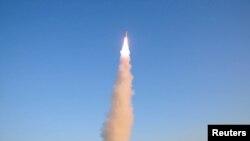 북한이 지난 2월 신형 중장거리 전략탄도미사일 '북극성 2형' 미사일을 시험발사한 모습을 조선중앙통신이 공개했다.