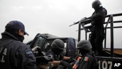 Các nhân viên chống buôn lậu ma túy ở Mexico. (Ảnh tư liệu ngày 26/6/2009)