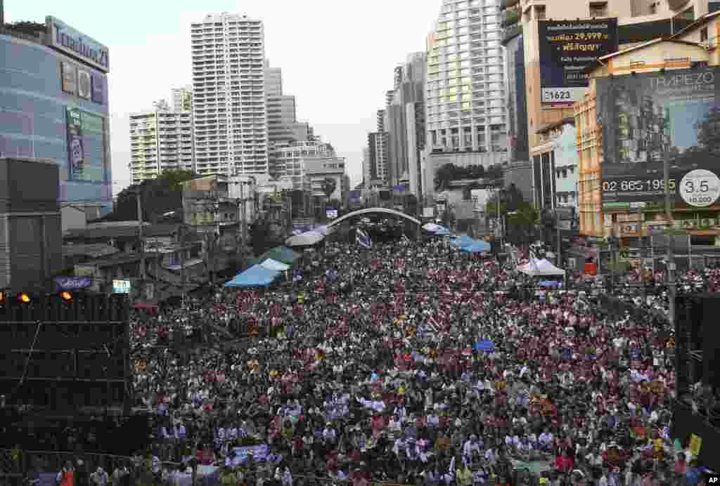 Bankokda yürüşlər davam edir - 14 yanvar, 2014 