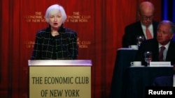 La presidenta de la FED, Janet Yellen, dijo que la institución está monitoreando una desaceleración de la economía global, la fuerte caída de los precios del petróleo y turbulencias en el mercado de valores que han afectado a los consumidores estadounidenses y a sectores como el industrial.