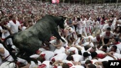 Pamplona’da Boğa Yarışı Başladı