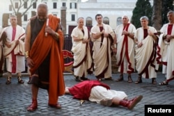 Members of the Roman historical society "Gruppo Storico Romano" take part in a re-enactment of the "Ides of March", known also as the date on which Julius Caesar was assassinated in 44 B.C., in downtown Rome, March 15, 2013.