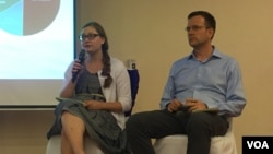 (Left to right) Courtney Weatherby and Brian Eyler, authors of publication “Mekong Power Shift: Emerging Trends in the GMS Power Sector” present their new publication at the Hotel Cambodiana on July 6, 2017. (Chhun Bunchhai/VOA Khmer)