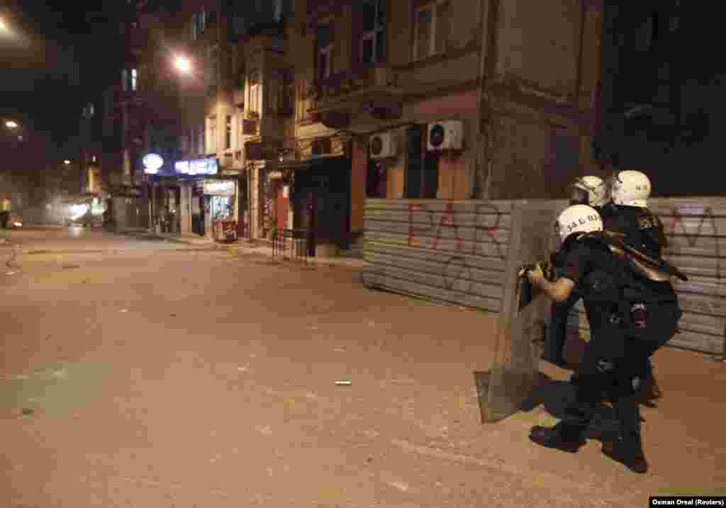 Riot police take up positions as they clash with protesters in Istanbul, during a pro-Kurdish demonstration in solidarity with the people of the Syrian Kurdish town of Kobani, October 7, 2014. Turkey's president said Kobani was "about to fall" as Islamic 