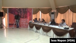 Les membres du jury de Ouaga Films Lab en séance, à Ouagadougou, le 24 septembre 2017. (VOA/Issa Napon)