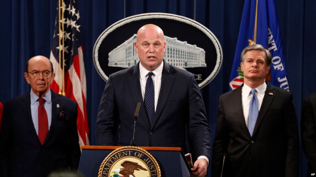 Quyền Bộ trưởng Tư pháp Mỹ Matt Whitaker, giữa, và Bộ trưởng Tài chính Mỹ Wilbur Ross, trái, và Giám đốc FBI Christopher Wray tại sự kiện liên quan tới Huawei ở thủ đô Washington DC hôm 28/1. 