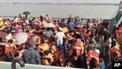 Bhasan Char ကၽြန္းကုိ ေျပာင္းေရႊ႕တဲ့ ႐ိုဟင္ဂ်ာဒုကၡသည္မ်ား။ (ဒီဇင္ဘာ ၄၊ ၂၀၂၀)