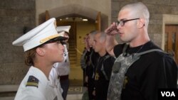 Кадет звітує в Американській військовій академії Вест-Пойнт