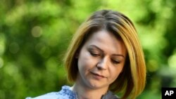 Cô Yulia Skripal, con gái ông Skripal, cựu nhân viên tình báo quân sự Nga, trong một cuộc phỏng vấn truyền hình ở London, ngày 23/5/2018. (Dylan Martinez/Pool via AP)