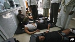 Yemeni doctors tend to anti-government protestors in Taiz, Sept. 15, 2011.