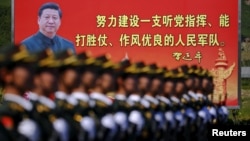 Hình ảnh Chủ tịch Trung Quốc tại một buổi luyện tập của quân đội.