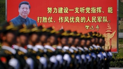 Hình ảnh Chủ tịch Trung Quốc tại một buổi luyện tập của quân đội.