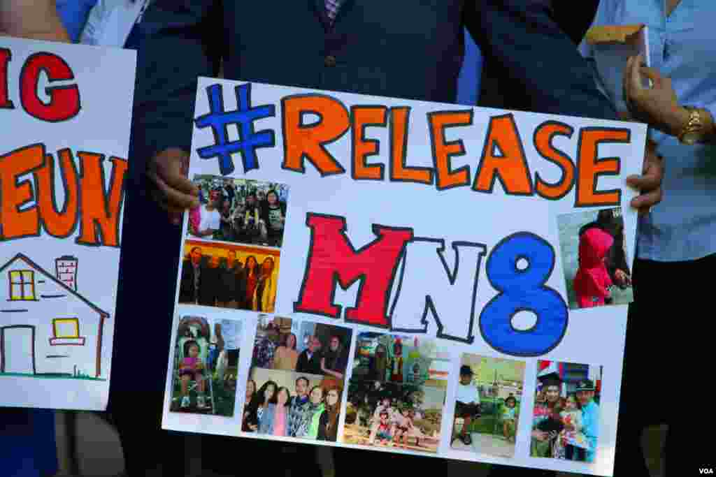 &ldquo;Release MN8&rdquo; ឬ​បក​ប្រែ​ជា​ភាសាខ្មែរ​ថា &laquo;&zwj;ដោះលែង បុរស​៨នាក់​នៅ Minnesota&raquo; គឺជា​សកម្មជន​មួយ​ក្រុម​នៅ​រដ្ឋ​ Minnesota ដែល​បាន​រួបរួម​គ្នា​កាលពី​ខែ​សីហា ឆ្នាំ​២០១៦ ដើម្បី​តវ៉ា​ឲ្យ​មាន​ការ​ដោះលែង​បុរស​ខ្មែរ៨​នាក់ ដែល​ត្រូវបាន​ចាប់​ឃុំខ្លួន ដើម្បី​បញ្ជូន​ទៅ​ប្រទេស​កម្ពុជា ដោយសារ​តែ​ឧក្រិដ្ឋកម្ម​ដែល​ពួក​គេ​បាន​ប្រព្រឹត្ត​កាលពី​អតីតកាល ហើយ​បាន​ជាប់​ទោស​រួច​រាល់​ហើយ។ បុរស​ប្រាំនាក់ ត្រូវបាន​បញ្ជូន​ទៅ​ប្រទេស​កម្ពុជា​កាលពី​ខែ​ឧសភា​កន្លង​ទៅ​នេះ។ (ទែន សុខស្រីនិត/VOA)