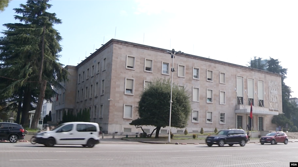Tiranë: Koncensionet dhe PPP-të krijuan 11.4 për qind detyrime të mbartura për buxhetin në raport me GDP-në