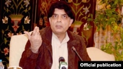 Menteri Dalam Negeri Pakistan, Chaudry Nisar Ali Khan memberikan keterangan kepada media (foto: dok).