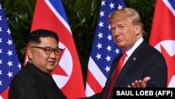 2018年6月12日，美国时任总统特朗普在新加坡圣淘沙岛嘉佩乐酒店与朝鲜领导人金正恩举行历史性的美朝峰会