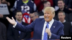 U.S. Republican presidential candidate Donald Trump speaks at a campaign rally in Lowell, Massachusetts Jan. 4, 2016. 