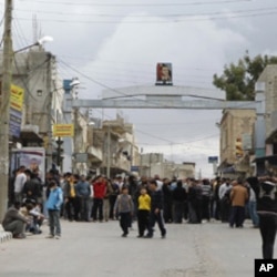 Manifestantes na cidade síria de Deraa