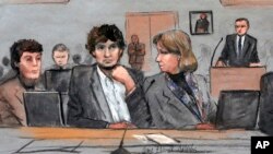 지난 5일 보스턴 마라톤 폭탄 테러 사건의 용의자에 대한 재판이 진행되는 모습.
