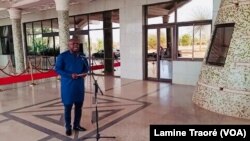 Le porte-parole du gouvernement Remis Dandjinou, Ouagadougou, le 28 février 2020 (VOA/Lamine Traoré)