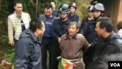 明经国被抓捕视频截图(网友推特图片) Jiangxi peasant arrested with more severe crime